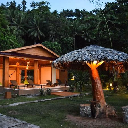 Two Fish Resort Lembeh ビツン エクステリア 写真